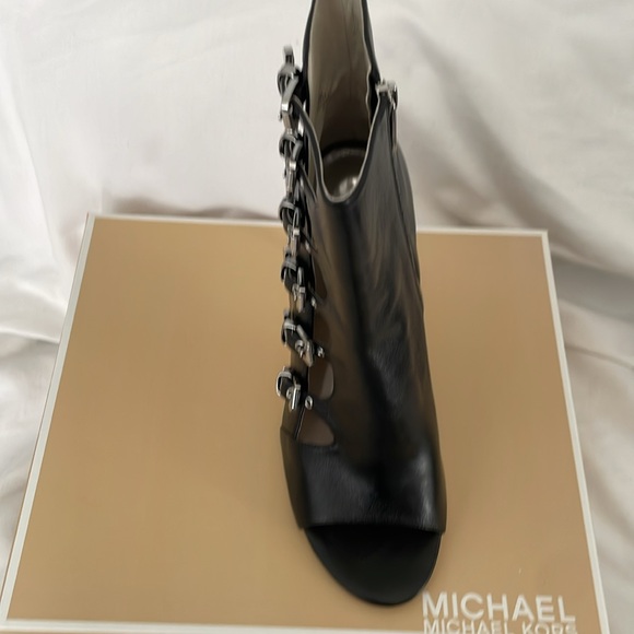 Authentic Michael Michael Kors Black Leather Peep-toe Bootie size 9 1/2M - Picture 8 of 12